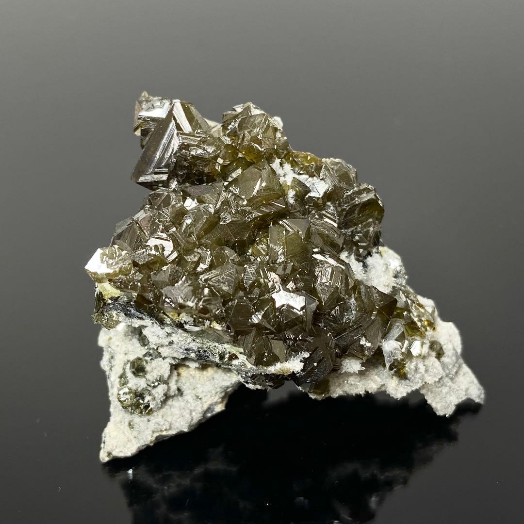 スファレライト　閃亜鉛鉱　オリーブカラー　鉱物標本　原石鉱石　天然石　ストーン