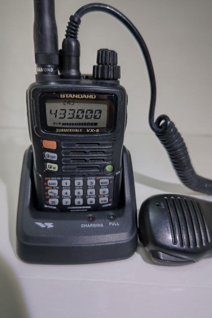 スタンダードアマチュア無線機 VX-6 ハンディ