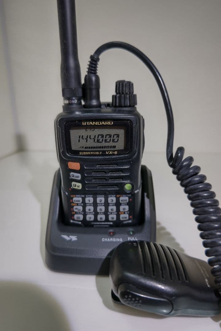 スタンダードアマチュア無線機 VX-6 ハンディ