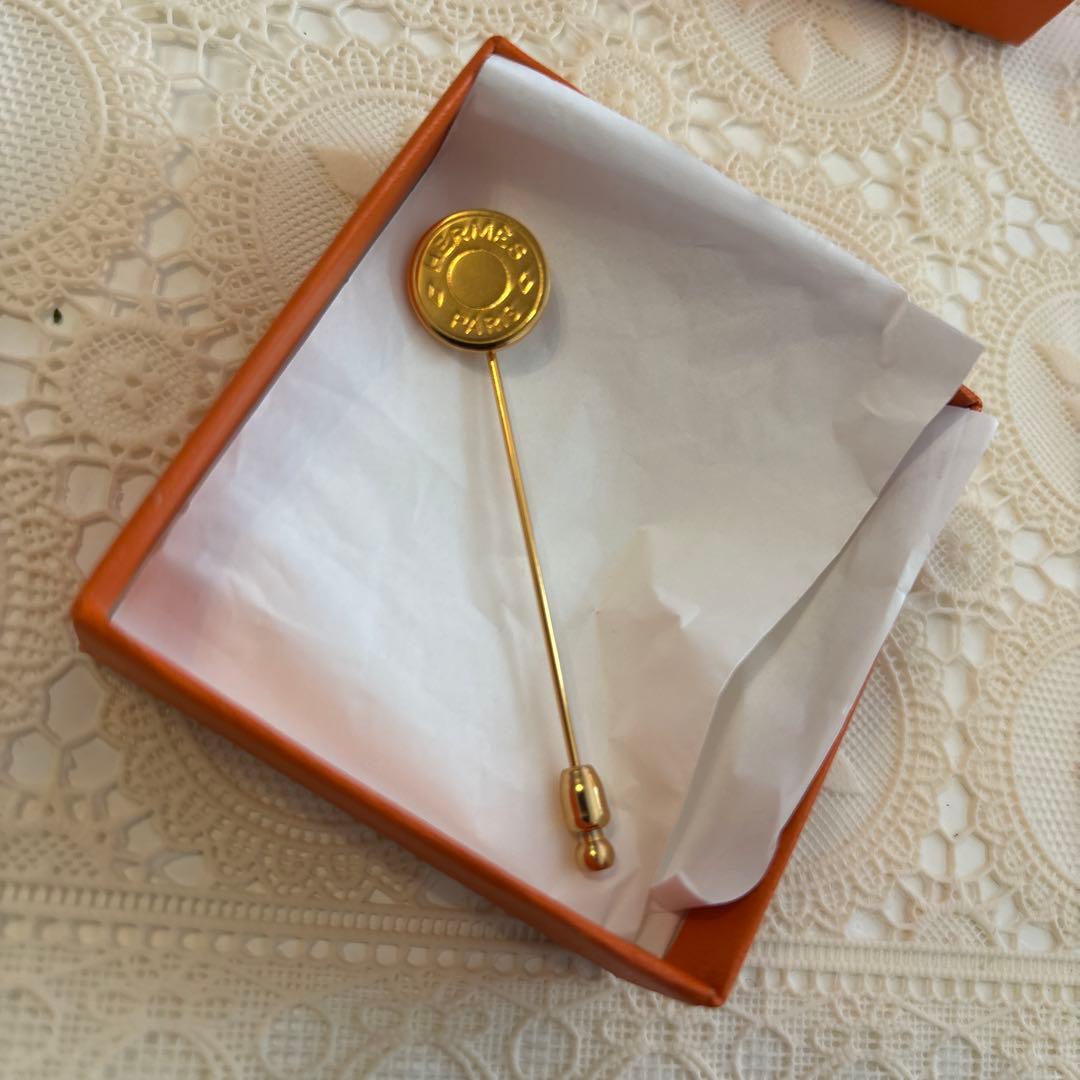 HERMES 丸型ピンバッジ 2個セット