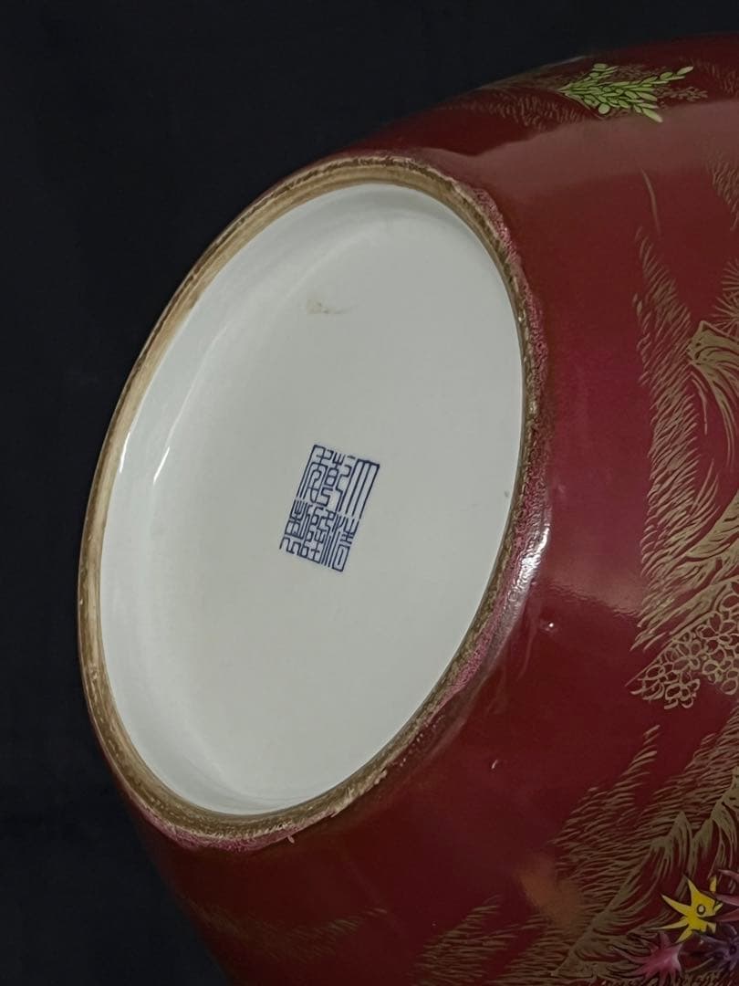 中国 骨董【大清乾龍年製】赤釉金彩草花紋馬図天球瓶