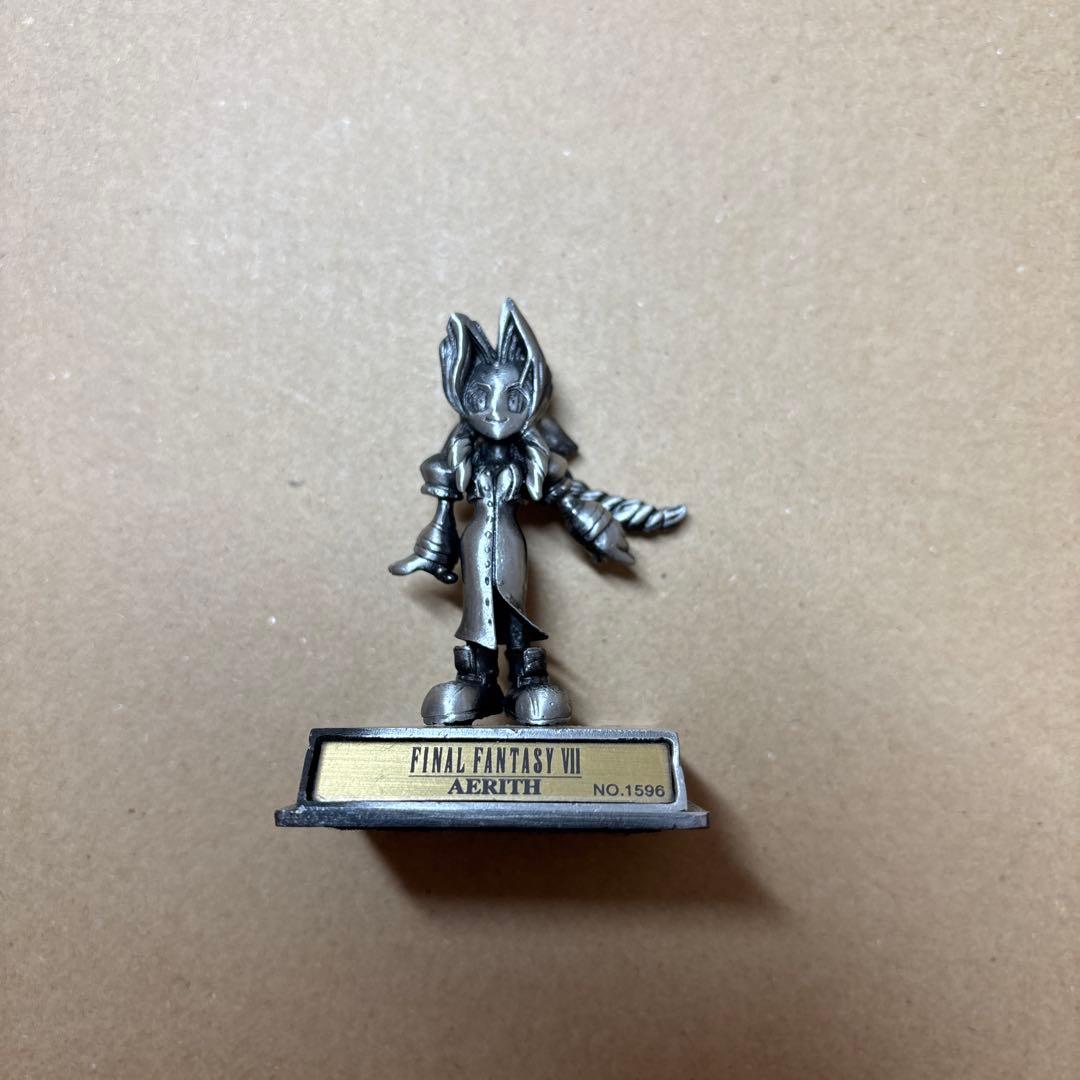 ファイナルファンタジー　クロムフィギュア2体