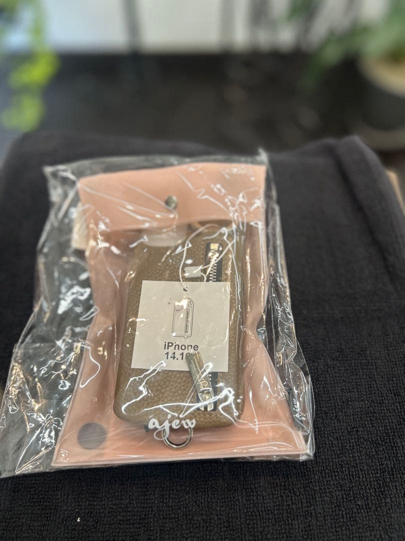 ★新品未使用★濃いベージュエジューiphone14 ／16eケース