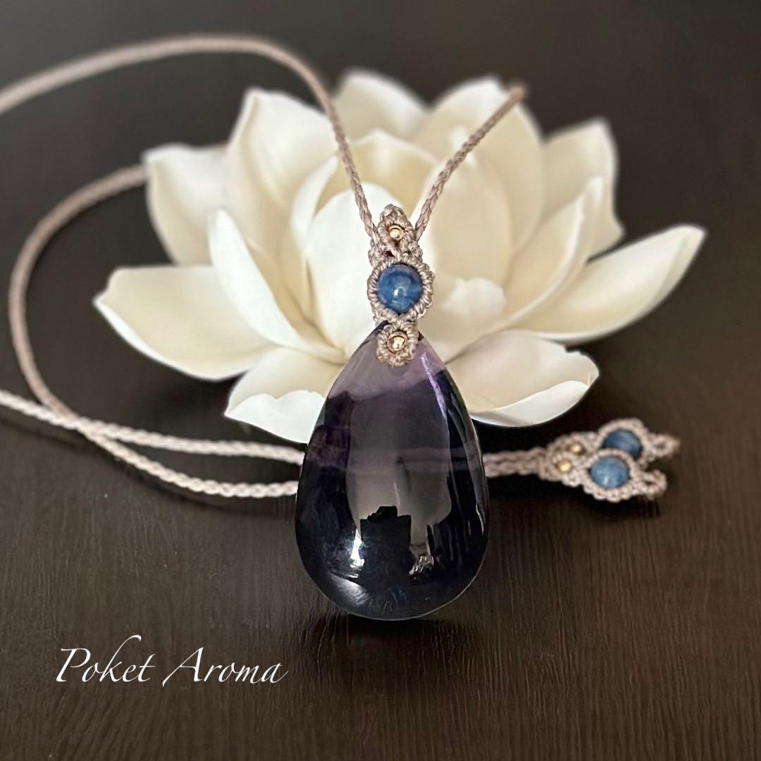 『藍紫』大きなパープルフローライトとカイヤナイトのマクラメペンダントネックレス