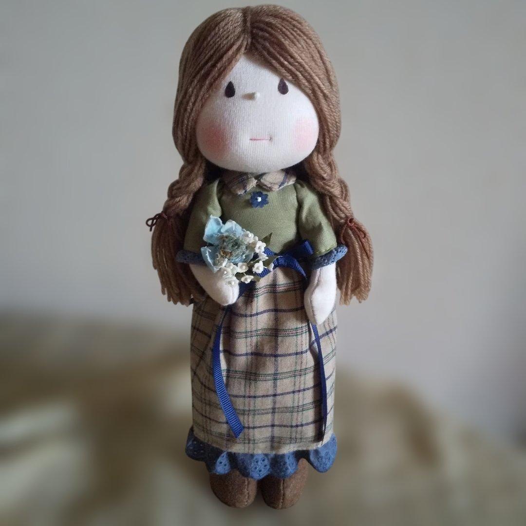 可愛い布製人形 緑色のトップス チェック柄 米山京子さん風