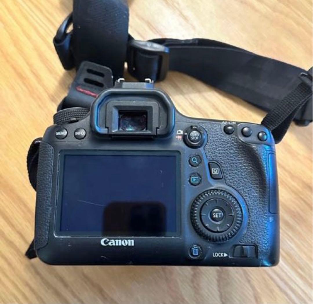Canon EOS 6D本体+50mm単焦点レンズ+ ズームレンズ+ ストラップ