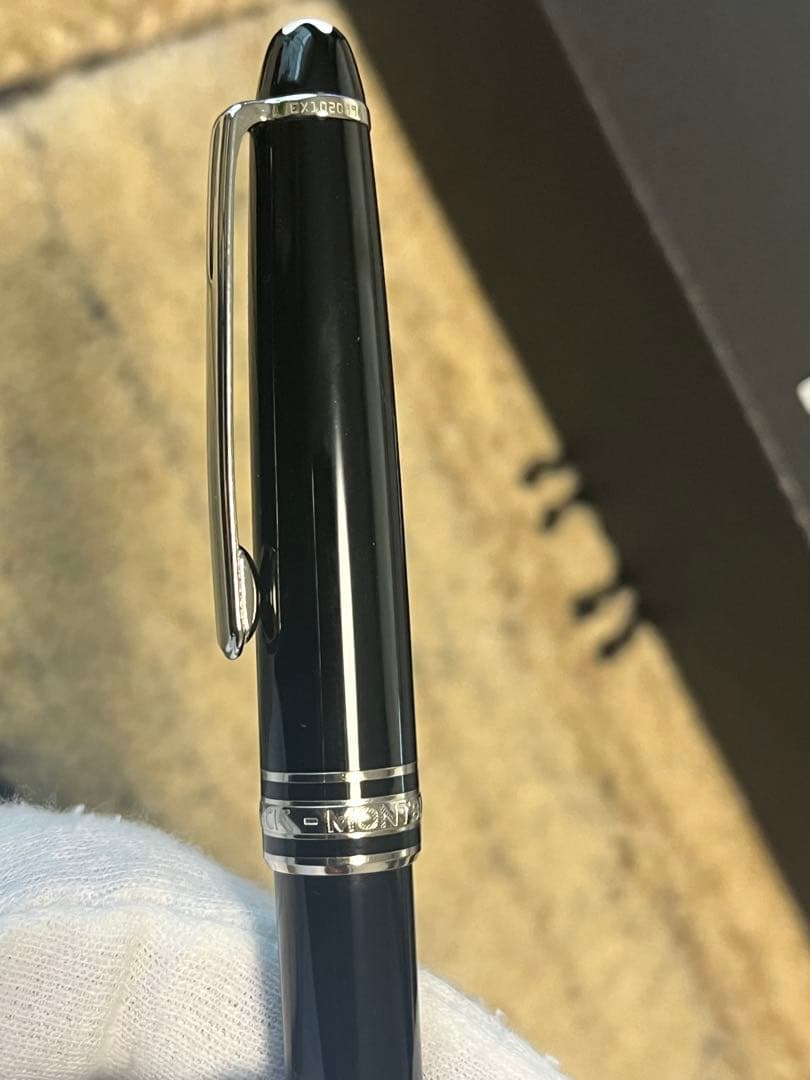 MONT BLANC ブラックボールペン 　　えでぃーまーひー