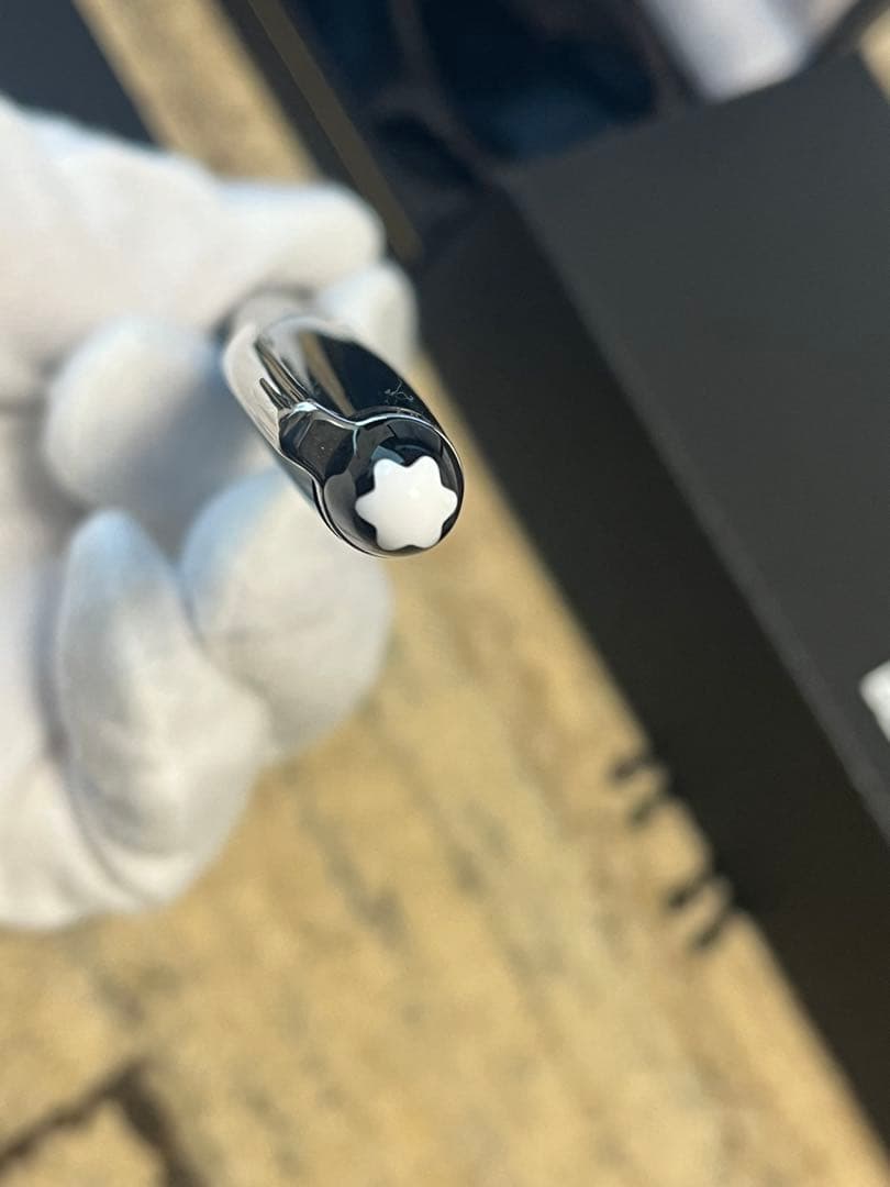 MONT BLANC ブラックボールペン 　　えでぃーまーひー