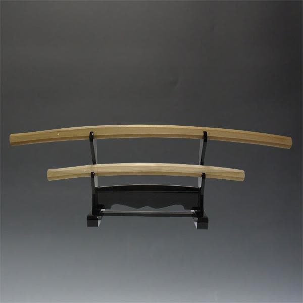 岐阜県関市製の模造刀 白鞘 大刀・小刀・刀掛け3点セットです。