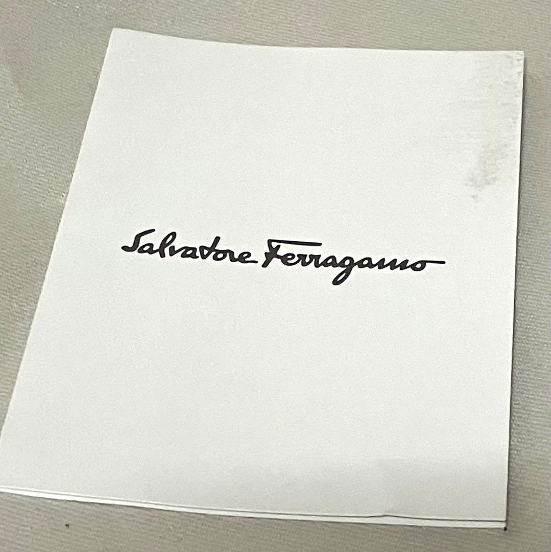 フェラガモ　レザー ブラック ショルダーバッグ