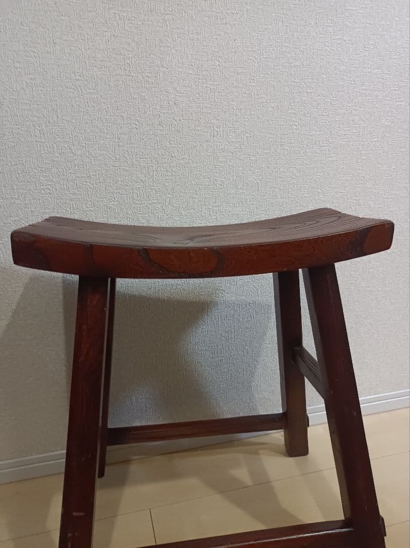 ①アンティーク　木製スツール 曲線座面 ダークブラウン