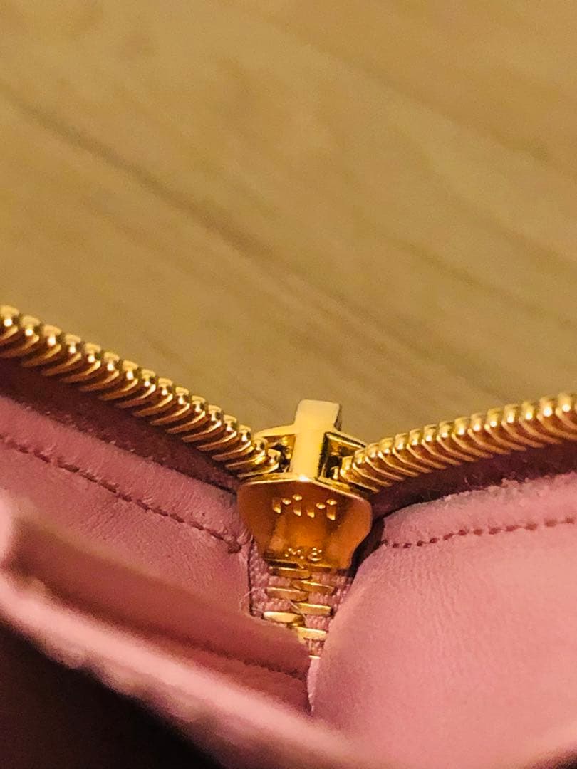 MIU MIU ピンクレザー 二つ折り財布