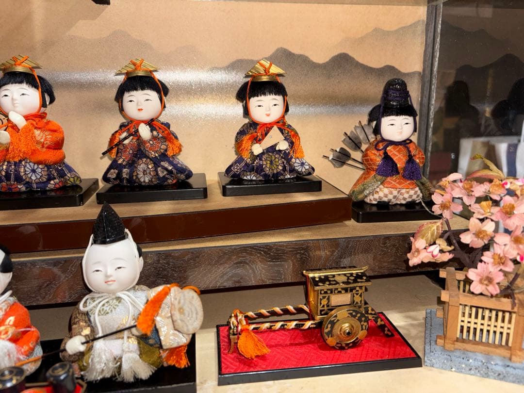 伝統的な雛人形セット 15人