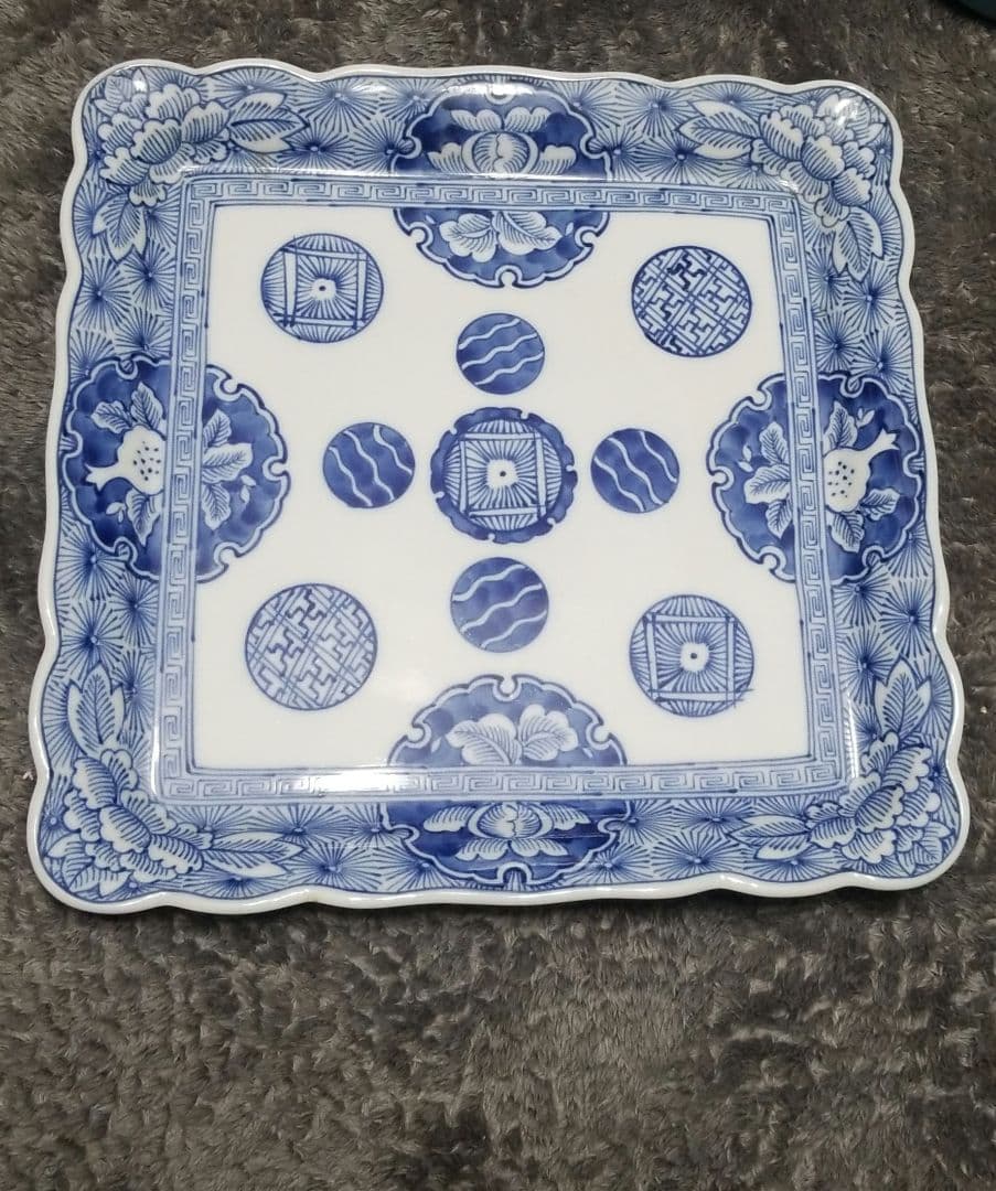 龍峰窯陶印いり丸紋24×24の角皿です