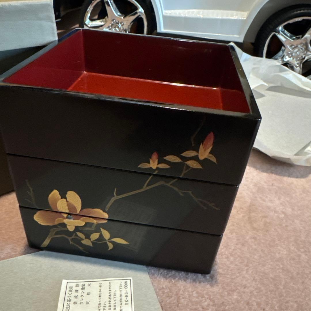 黒色金色装飾の3段重箱　会津塗り　本漆　枝松