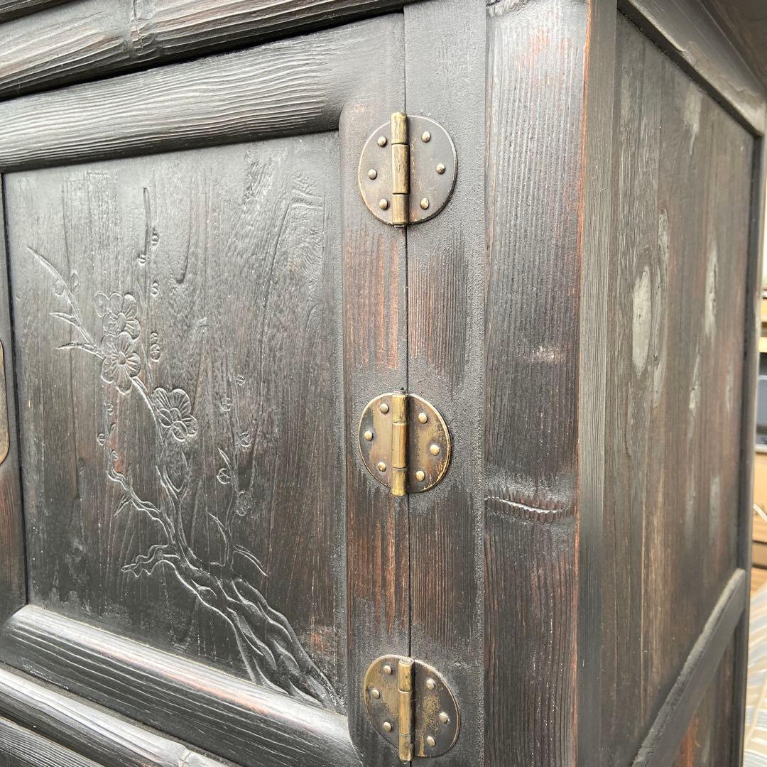 レトロ　古家具　彫刻入り　木製キャビネット　アンティーク　戸棚