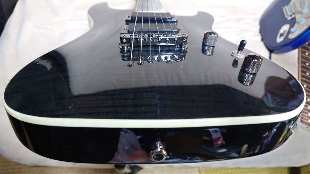 Cort KX1X フレイムメイプルトップ EMGピックアップ ソフトケース付き