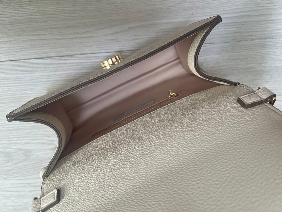 の【新品未使用】CELFORD ビジューツイストバックルショルダーバッグ