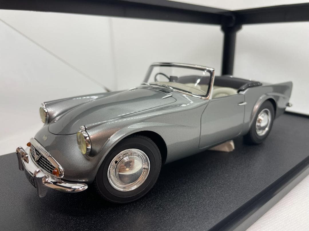 104-046 Cult 1/18 ダイムラー Daimler SP250