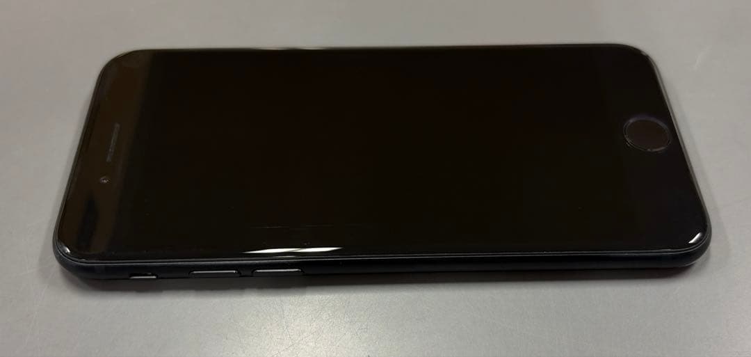 Apple iPhone se3 本体