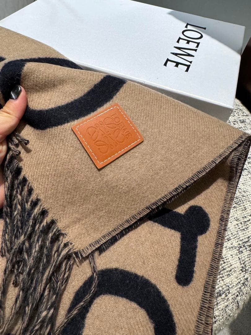 ロエベ　ロゴジャカード マフラー