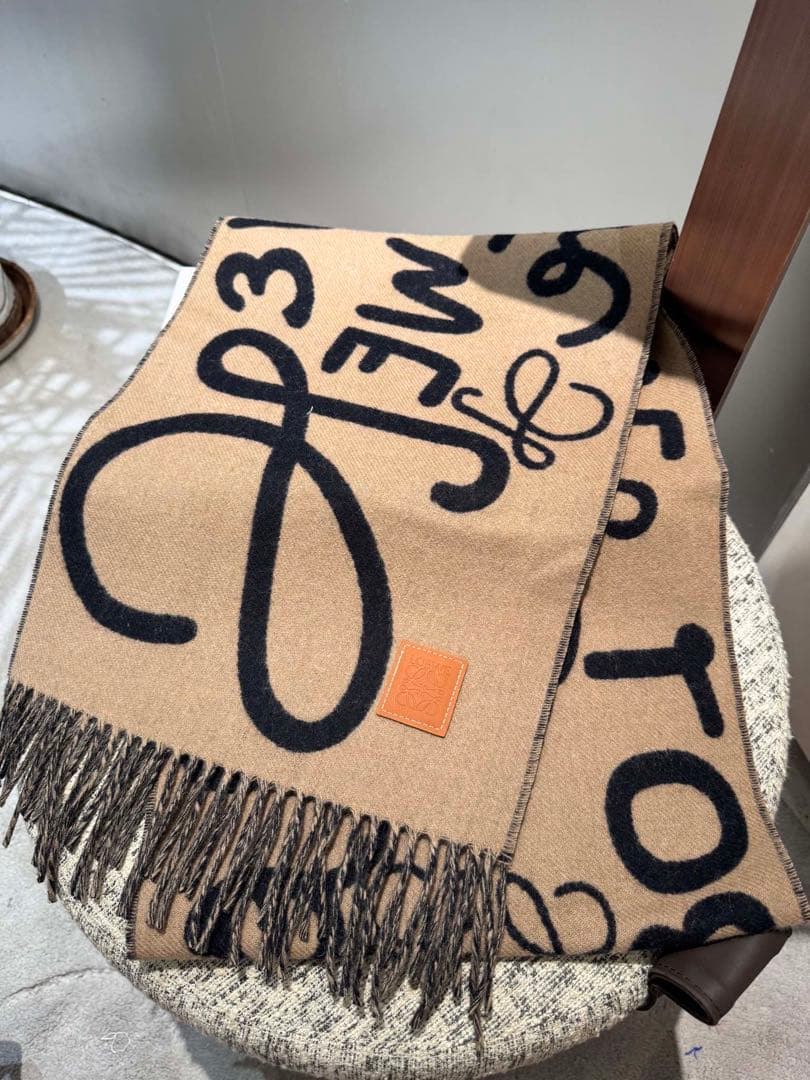 ロエベ　ロゴジャカード マフラー