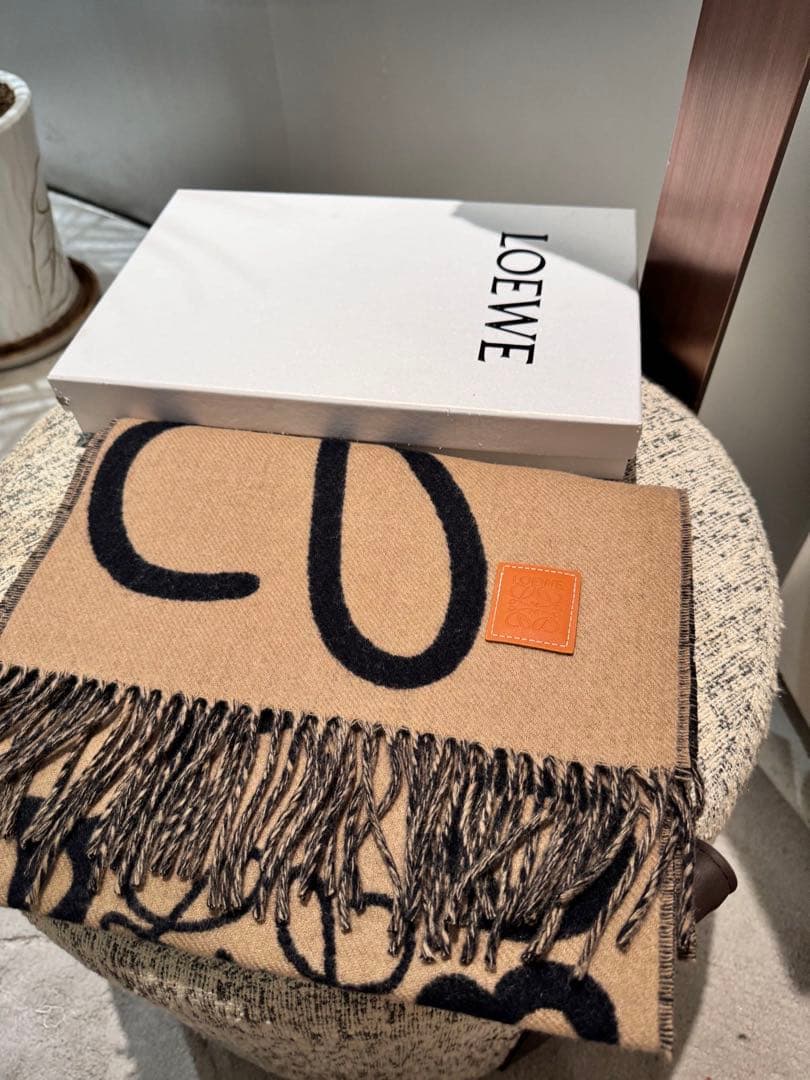 ロエベ　ロゴジャカード マフラー