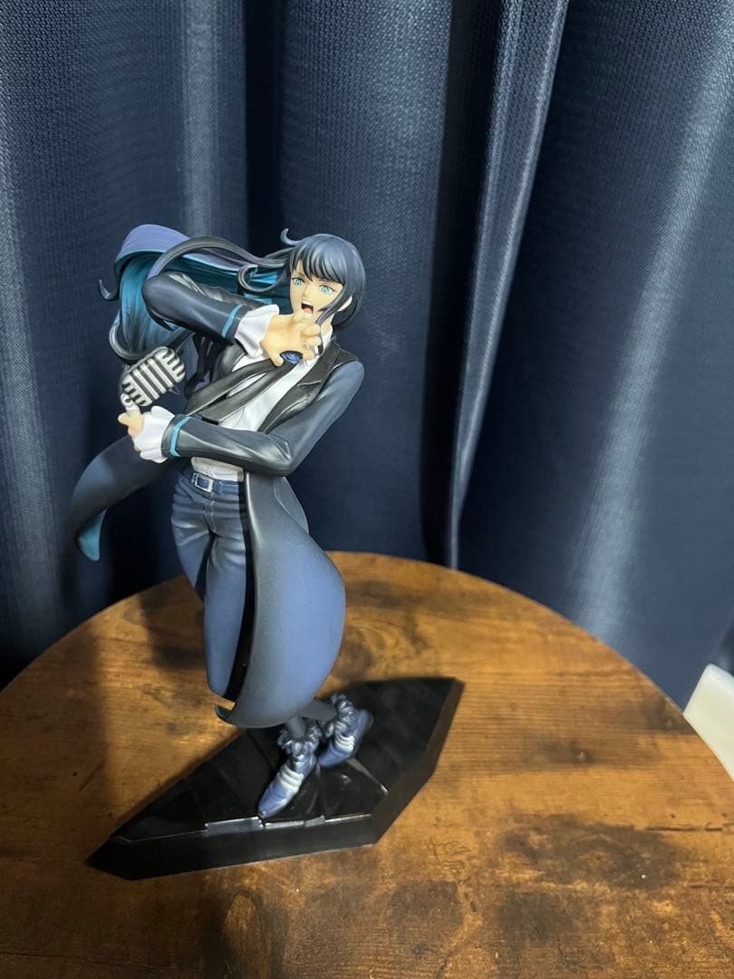 ado×oda アートビジュアルフィギュア