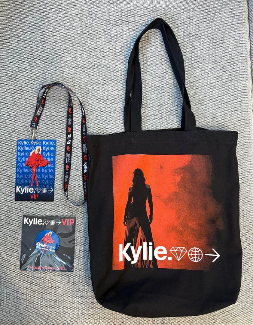 【希少品✨】カイリー・ミノーグ VIPトートバッグ、ピンバッチ、ストラップ