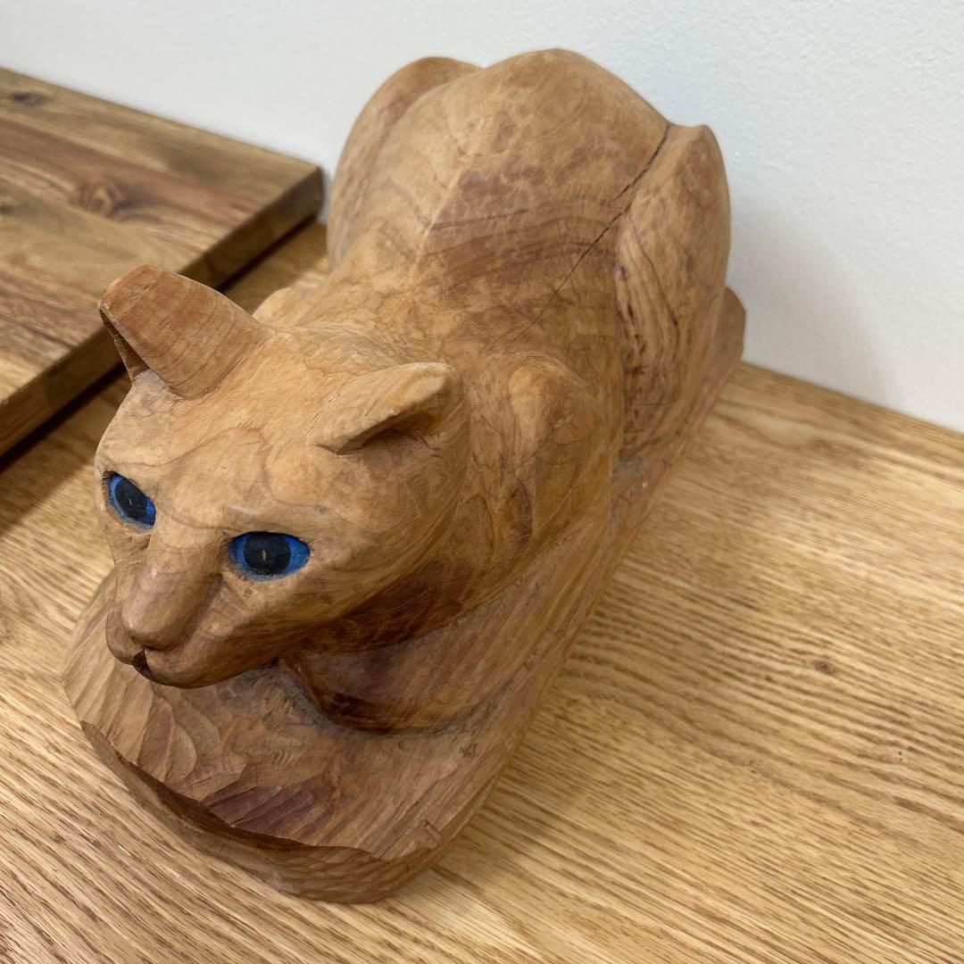 かわいい　木製 猫の彫刻　木彫り　ねこ　ネコ 香箱座り