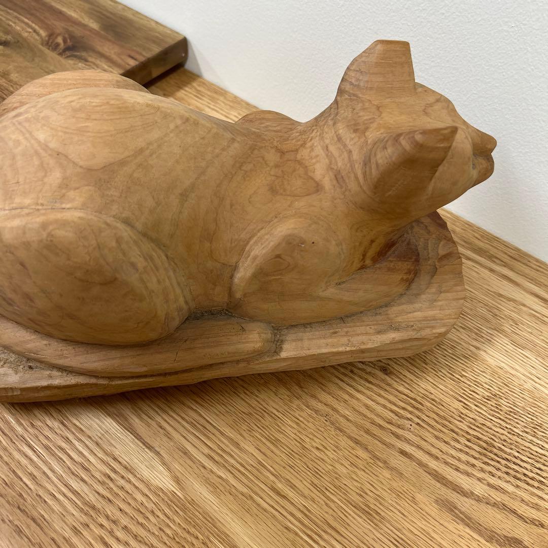 かわいい　木製 猫の彫刻　木彫り　ねこ　ネコ 香箱座り