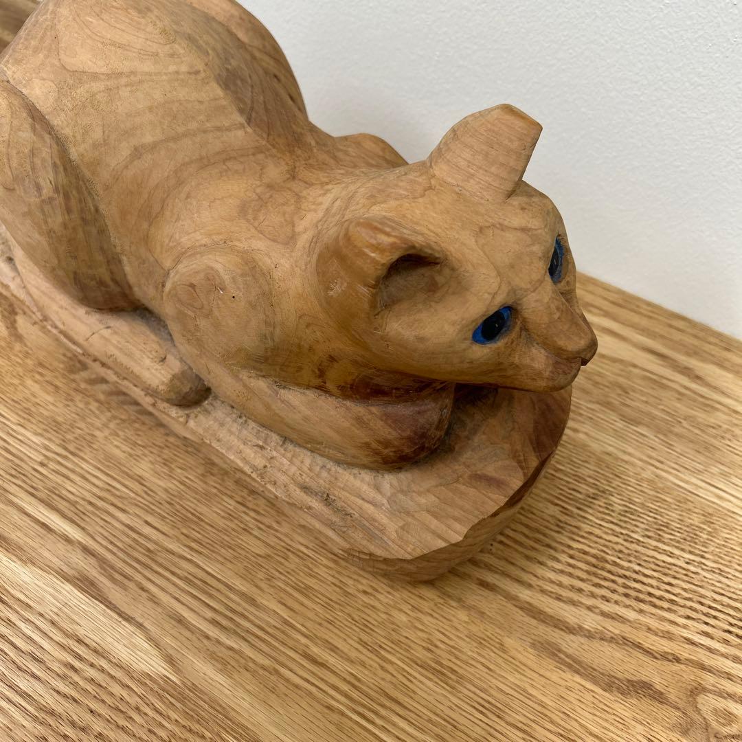 かわいい　木製 猫の彫刻　木彫り　ねこ　ネコ 香箱座り