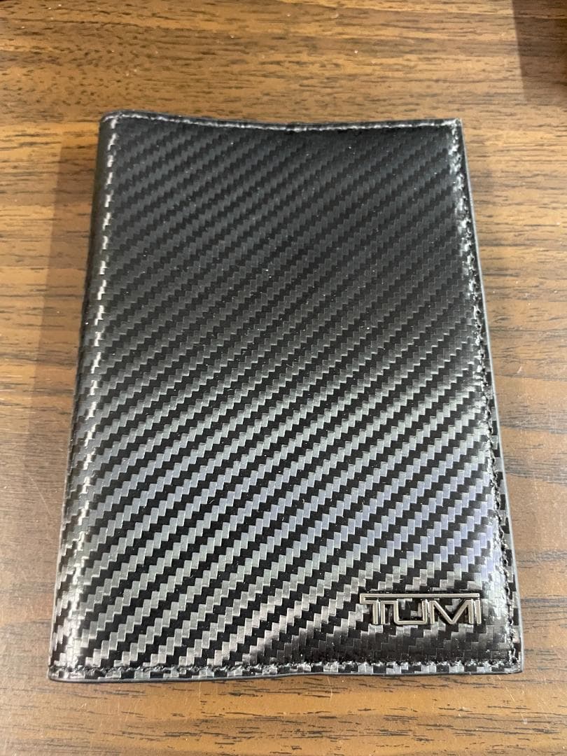 TUMI パスポートケース カーボン レザー