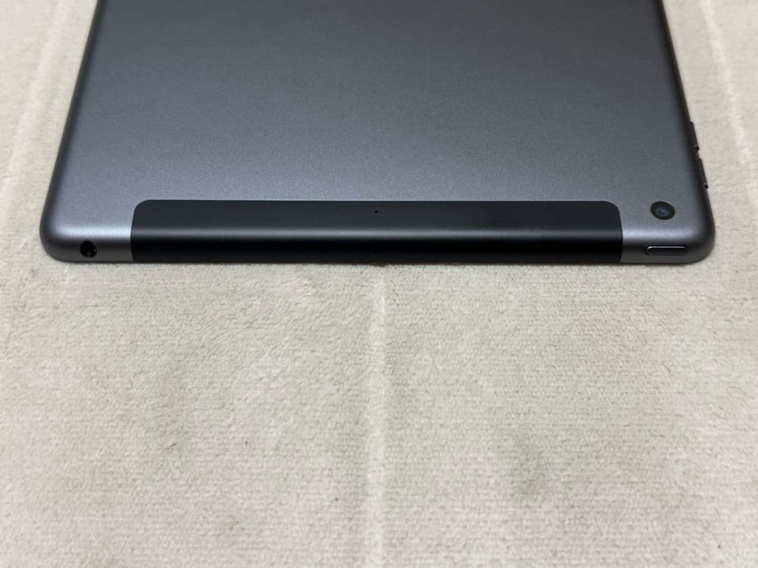 iPad 7世代 32GB Wi-Fi+Cellular SIMフリー