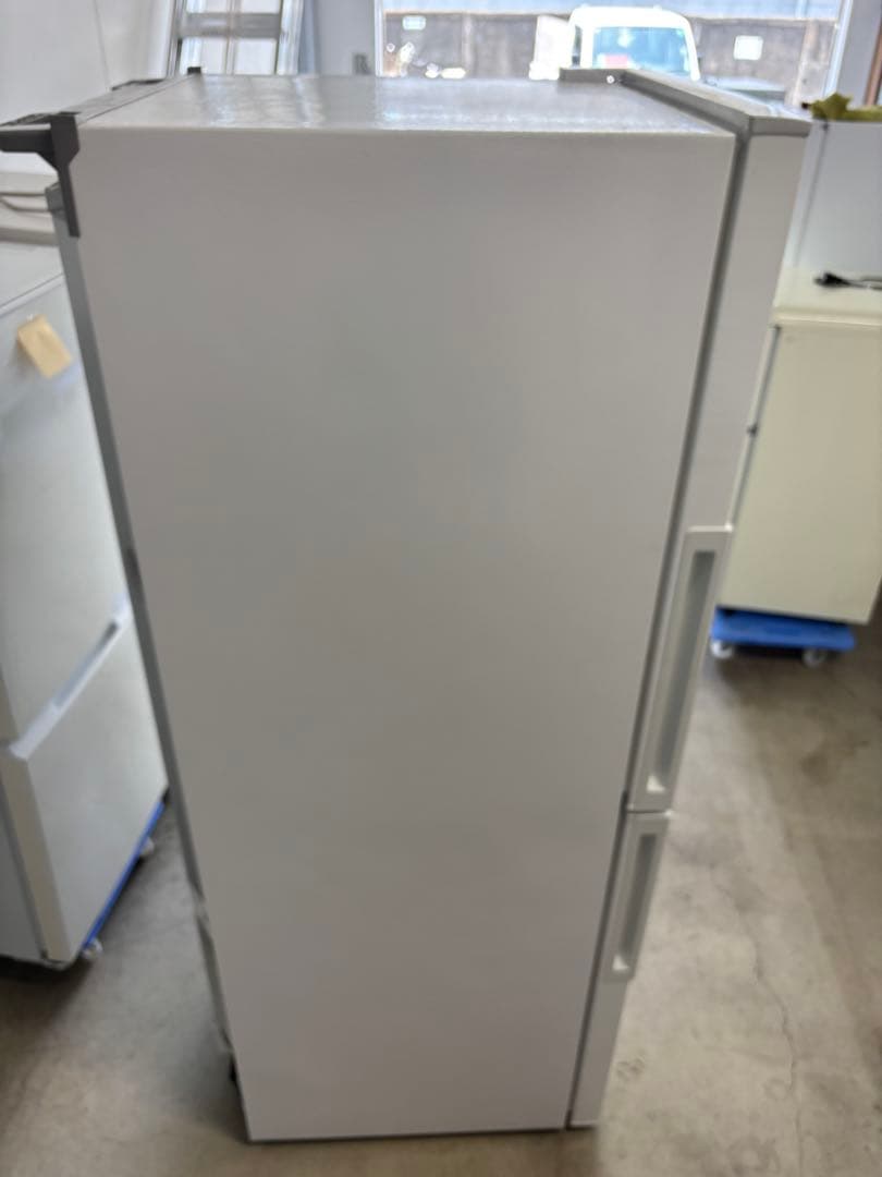 【送料＆設置込み】シャープ 冷蔵庫 SJ-PD28H-W 280L