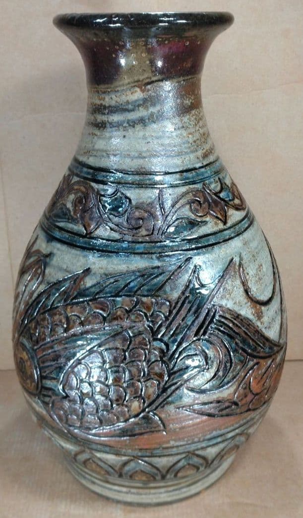 【本物保証】金城次郎 壷屋焼 海老魚紋壷(海老2魚2）共箱 人間国宝 ｈ31㎝