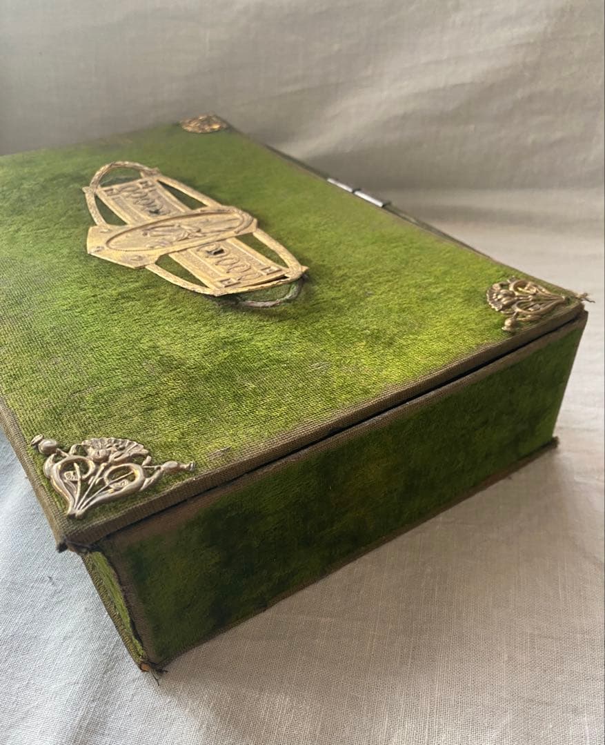 パスザバトンで購入　アンティーク小物入れ　古い箱　USED ディスプレイ備品に