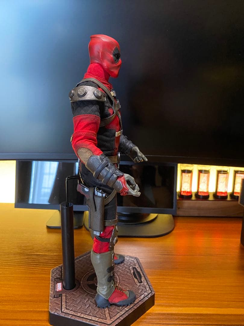 マーベル・Deadpool 1/6スケールフィギュア サイドショウ　デットプール