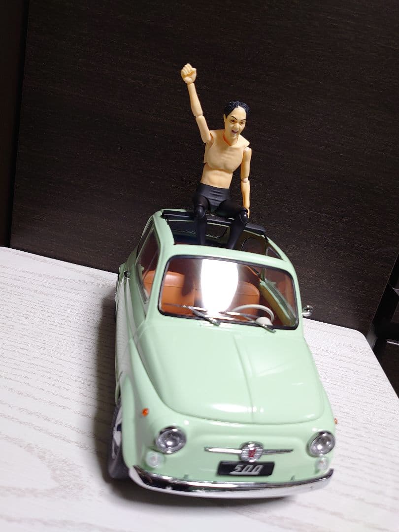 KK-Scale 1/12 フィアット 500 ダイキャスト フィギュア