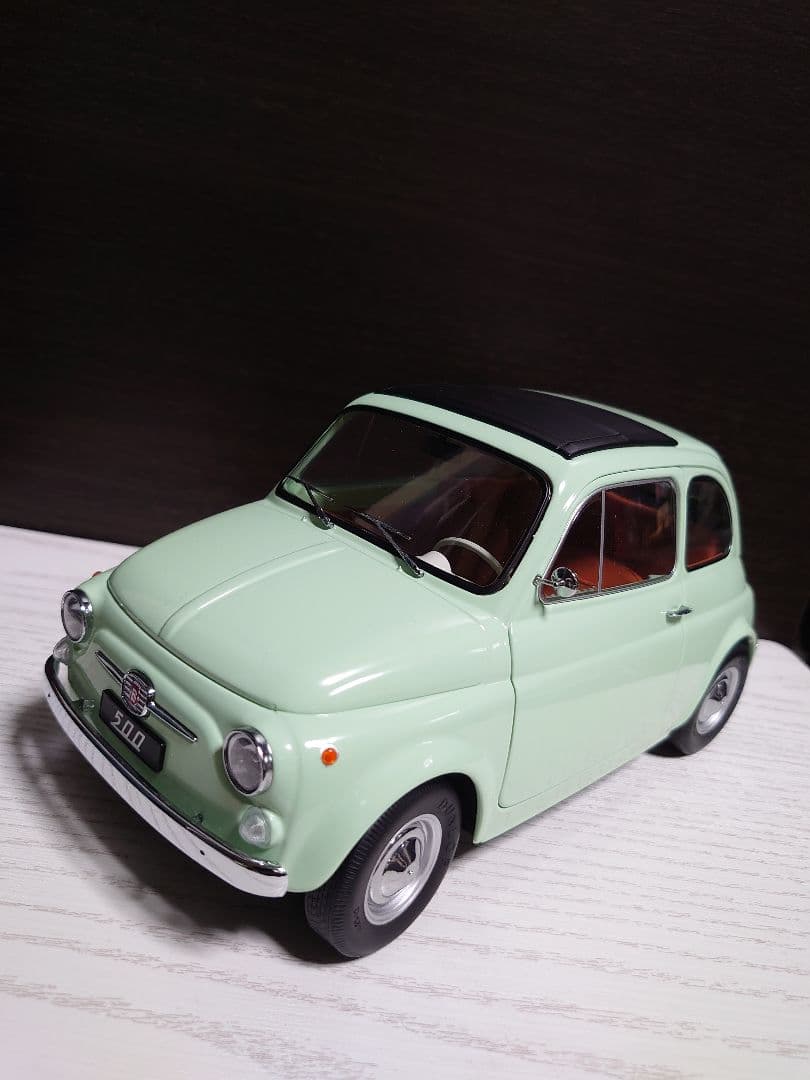 KK-Scale 1/12 フィアット 500 ダイキャスト フィギュア