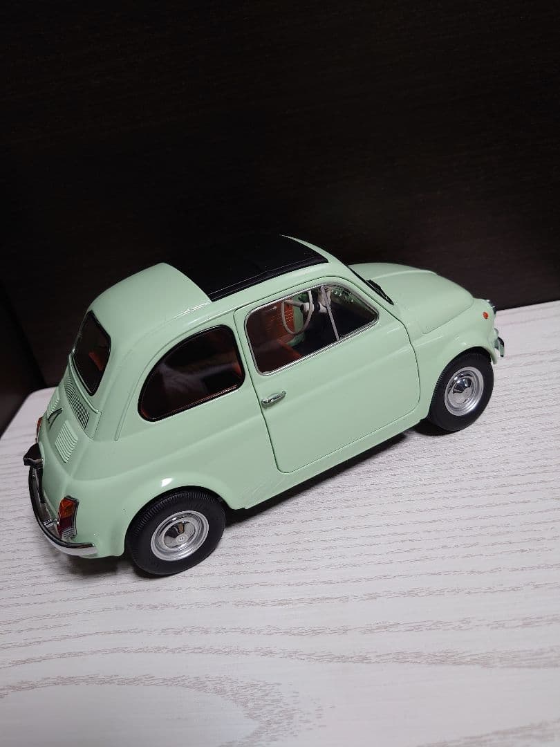 KK-Scale 1/12 フィアット 500 ダイキャスト フィギュア