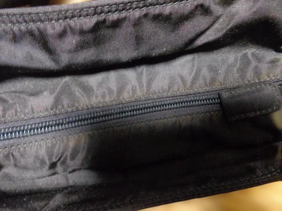 PRADA 黒 ナイロントートバッグ