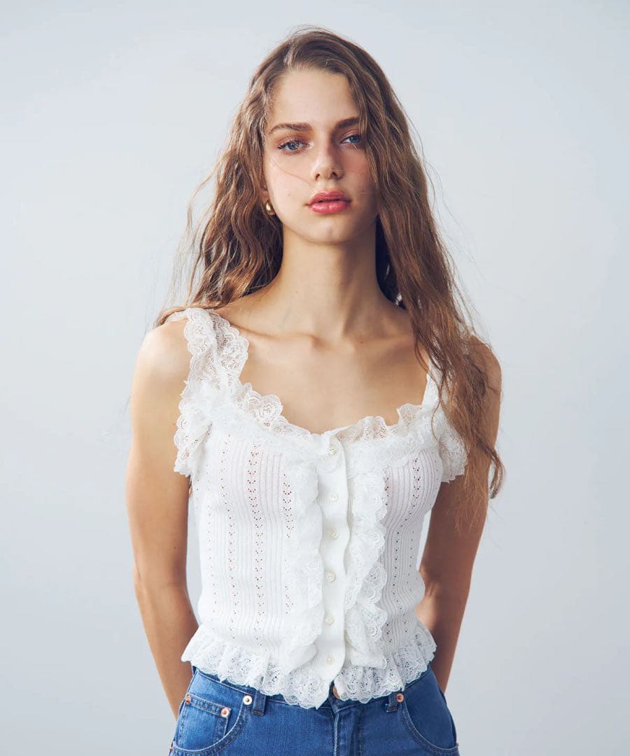 deicy アイレットレースノースリニット