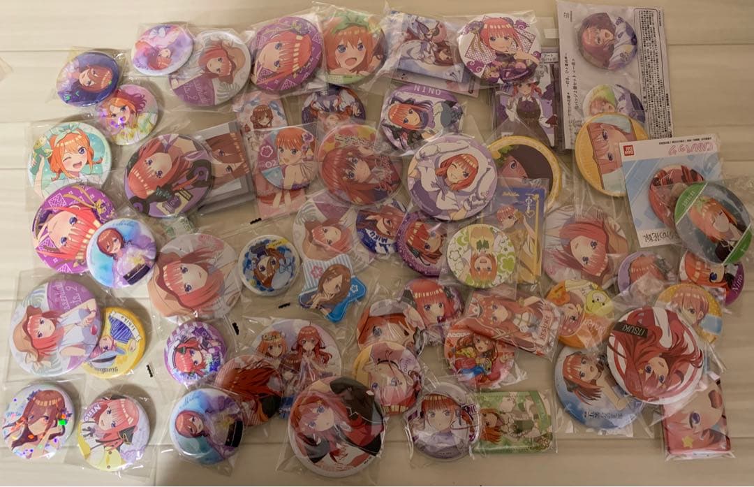 五等分の花嫁　200個以上　大量まとめ売り　缶バッジ　アクスタなど