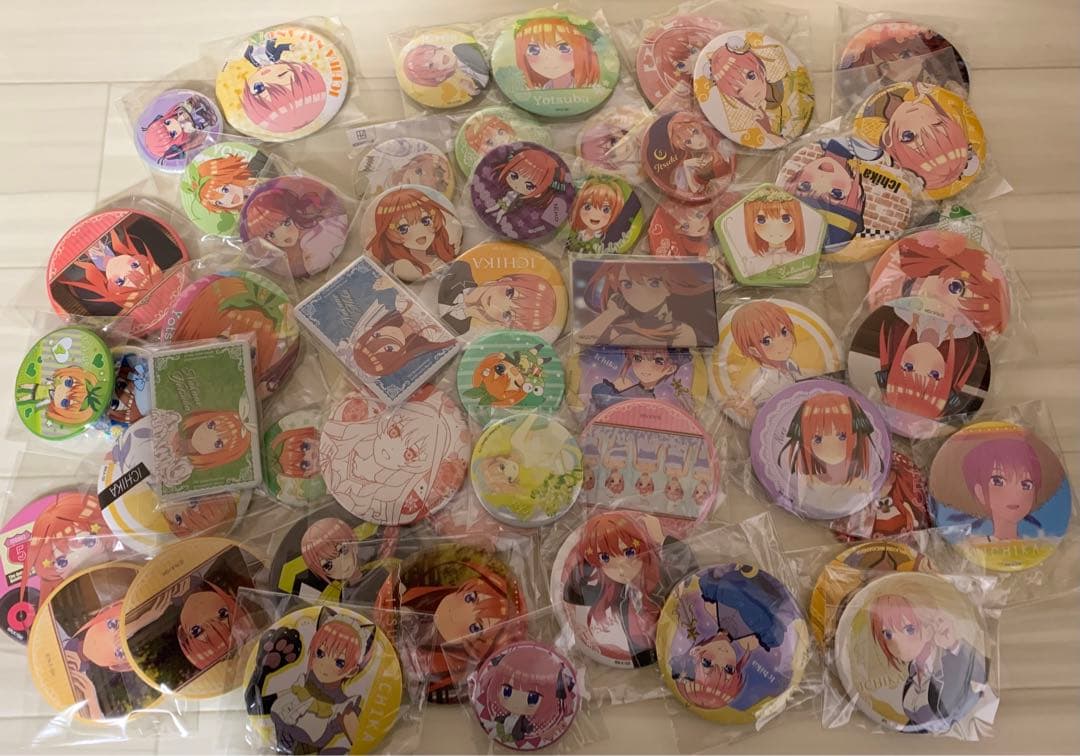 五等分の花嫁　200個以上　大量まとめ売り　缶バッジ　アクスタなど