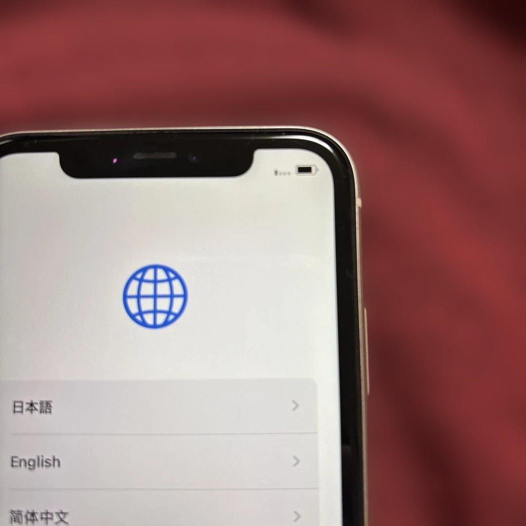 美品★iPhone11★ホワイトMLU2J★64GB★docomoシム