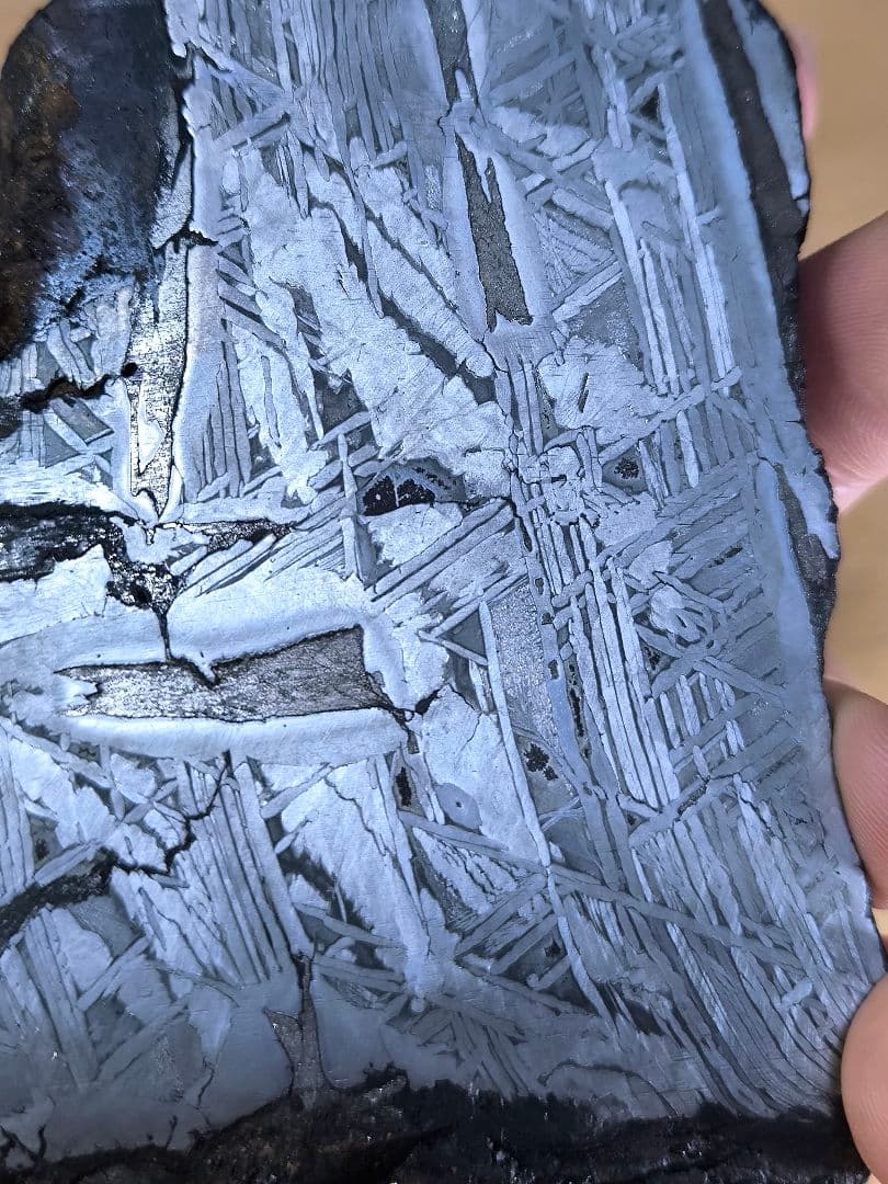 極上 アルタイ鉄隕石 700g 隕石　パワーストーン　宝石 天然石