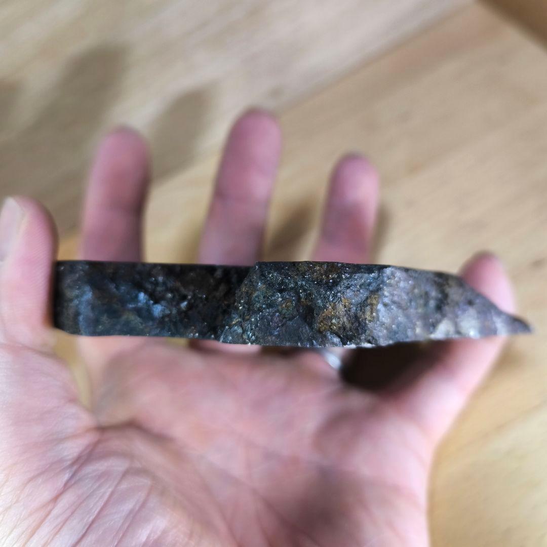 極上 アルタイ鉄隕石 700g 隕石　パワーストーン　宝石 天然石