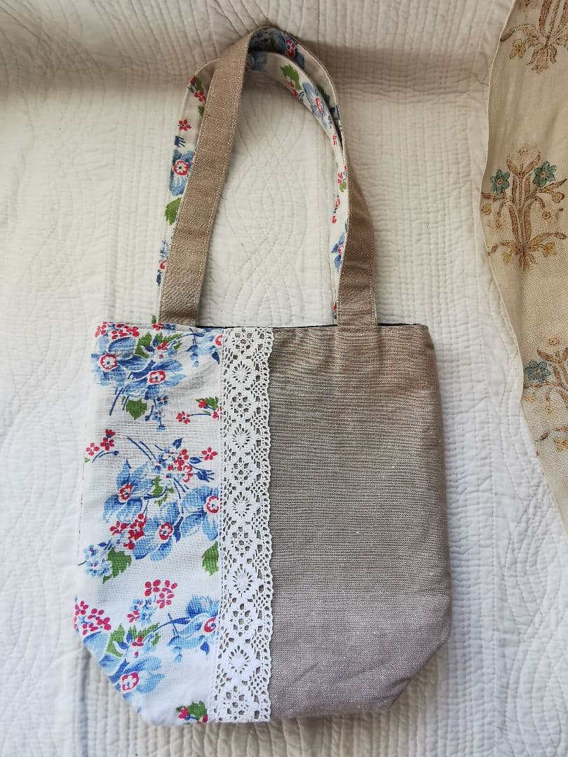 ハンドメイド✃アンティーク花柄ファブリック＆ブラックウォッチ リバーシブルトート