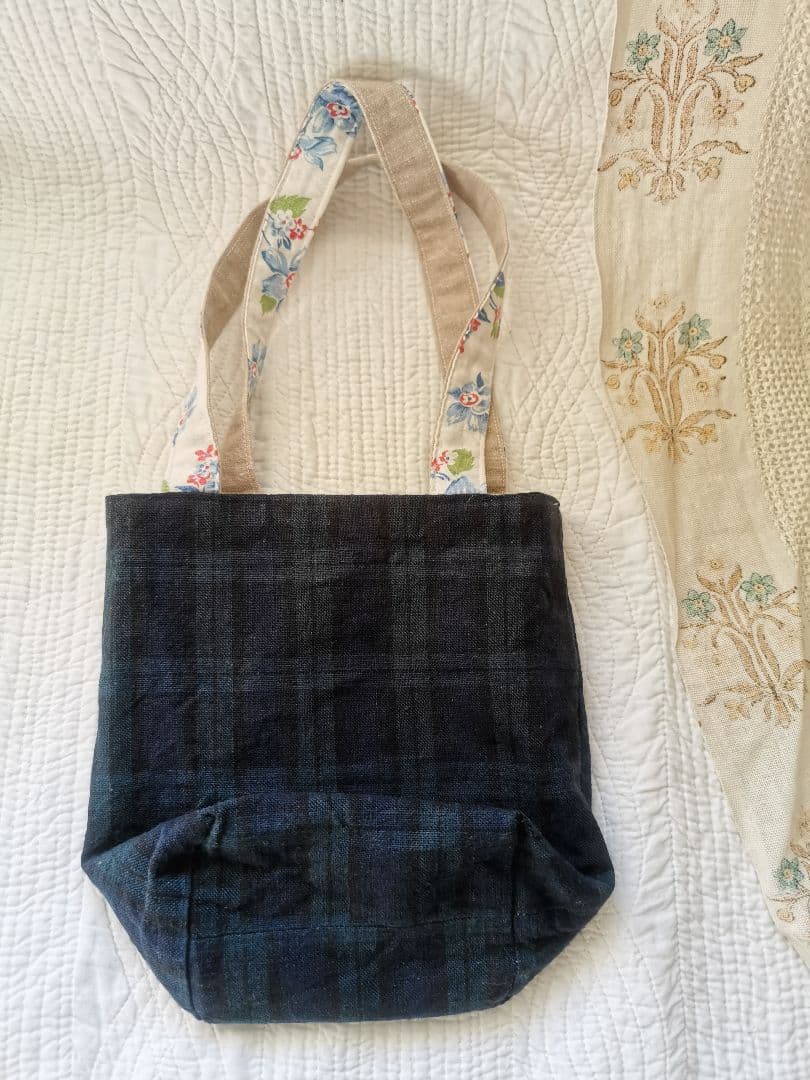 ハンドメイド✃アンティーク花柄ファブリック＆ブラックウォッチ リバーシブルトート
